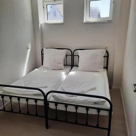 Wise: W10, 4 Bett Nahe Takeoff-gewerbepark Neuhausen ob Eck